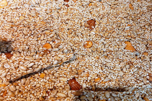 SESAMI AND ALMONDS CRUNCH - Palm Sweets