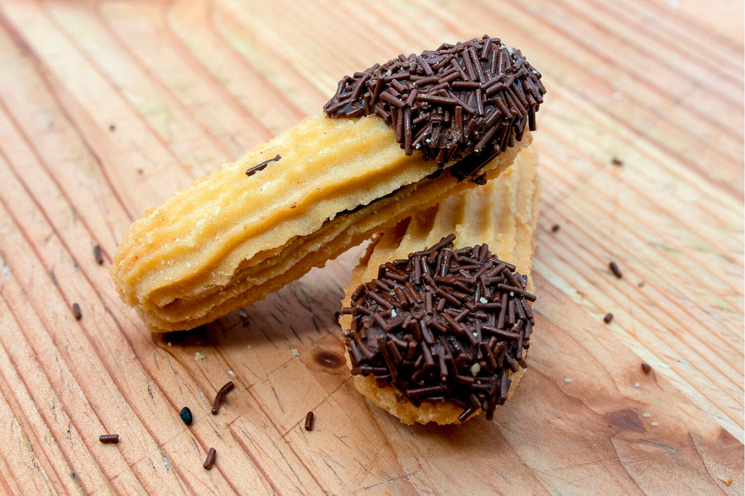 VANILLA PETIT FOUR WITH CHOCOLATE SPRINKLES - Palm Sweets