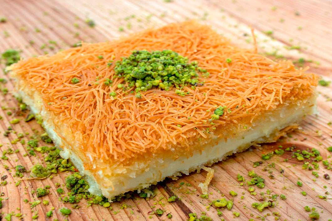 Kunafa: Perpaduan Keju Lumer dan Sirup Manis dalam Setiap Gigitan