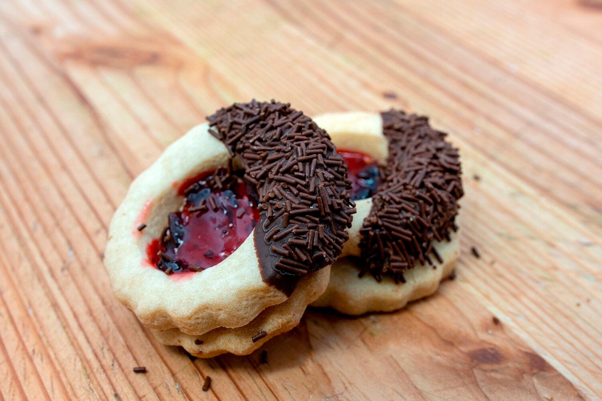 VANILLA PETIT FOUR WITH STRAWBERRY JAM – Palm Sweets